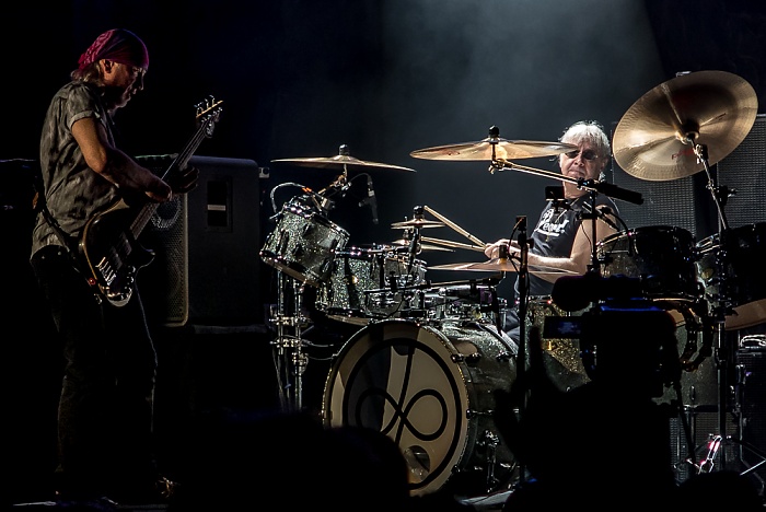AccorHotels Arena (Palais Omnisports de Paris-Bercy): Deep Purple (+ Monster Truck) Paris Roger Glover, Ian Paice