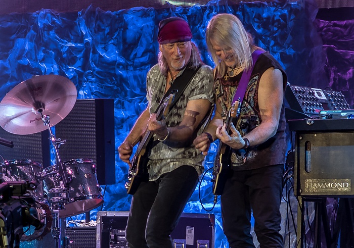 AccorHotels Arena (Palais Omnisports de Paris-Bercy): Deep Purple (+ Monster Truck) Paris Roger Glover, Steve Morse