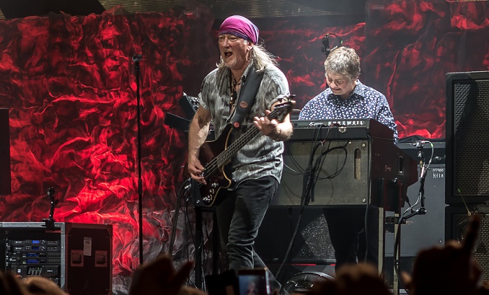 AccorHotels Arena (Palais Omnisports de Paris-Bercy): Deep Purple (+ Monster Truck) Paris