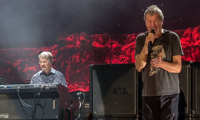 AccorHotels Arena (Palais Omnisports de Paris-Bercy): Deep Purple (+ Monster Truck) Paris Don Airey, Ian Gillan