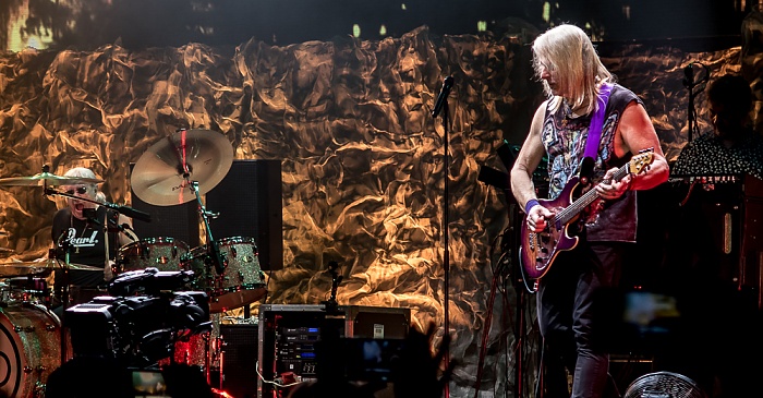 AccorHotels Arena (Palais Omnisports de Paris-Bercy): Deep Purple (+ Monster Truck) Paris