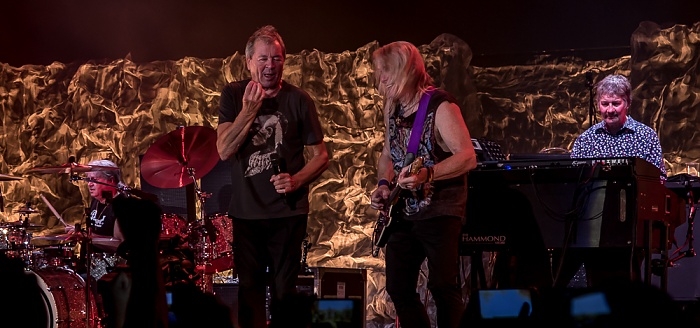 AccorHotels Arena (Palais Omnisports de Paris-Bercy): Deep Purple (+ Monster Truck) Paris