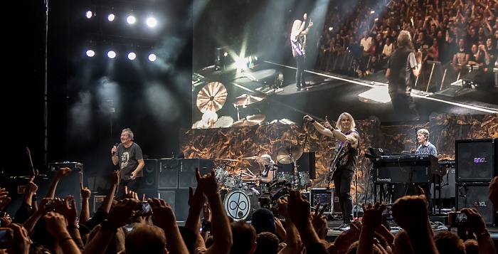 AccorHotels Arena (Palais Omnisports de Paris-Bercy): Deep Purple (+ Monster Truck) Paris