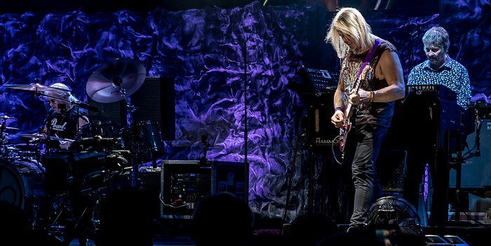 AccorHotels Arena (Palais Omnisports de Paris-Bercy): Deep Purple (+ Monster Truck) Paris Steve Morse
