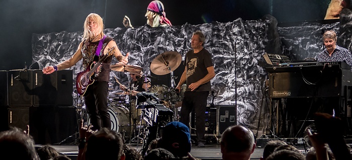 AccorHotels Arena (Palais Omnisports de Paris-Bercy): Deep Purple (+ Monster Truck) Paris