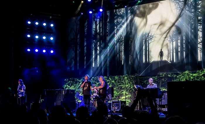 AccorHotels Arena (Palais Omnisports de Paris-Bercy): Deep Purple (+ Monster Truck) Paris Black Night