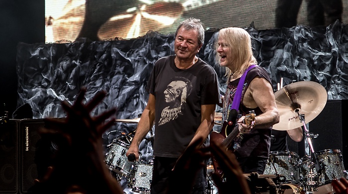 AccorHotels Arena (Palais Omnisports de Paris-Bercy): Deep Purple (+ Monster Truck) Paris Ian Gillan, Steve Morse