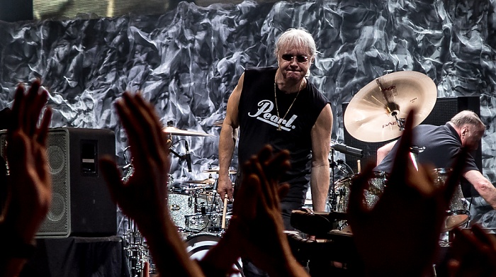 AccorHotels Arena (Palais Omnisports de Paris-Bercy): Deep Purple (+ Monster Truck) Paris Ian Paice