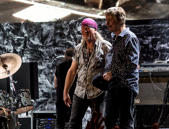 AccorHotels Arena (Palais Omnisports de Paris-Bercy): Deep Purple (+ Monster Truck) Paris Roger Glover, Don Airey