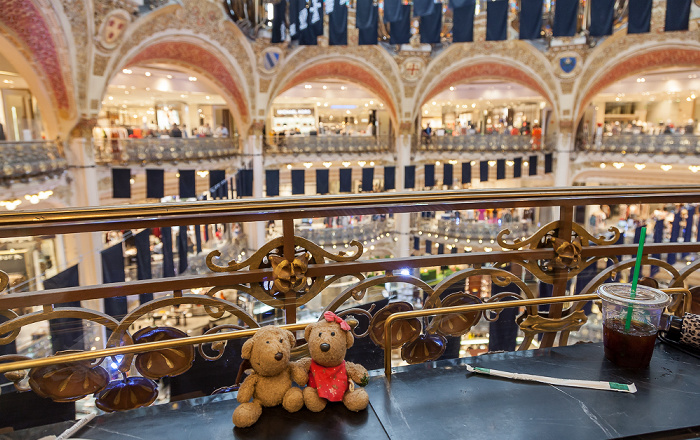 Paris Galeries Lafayette: Große Halle - Teddy und Teddine