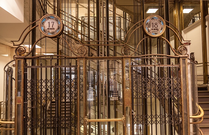 Galeries Lafayette: Alter Aufzug Paris
