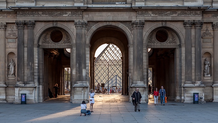 Paris Musée du Louvre: Cour Carrée