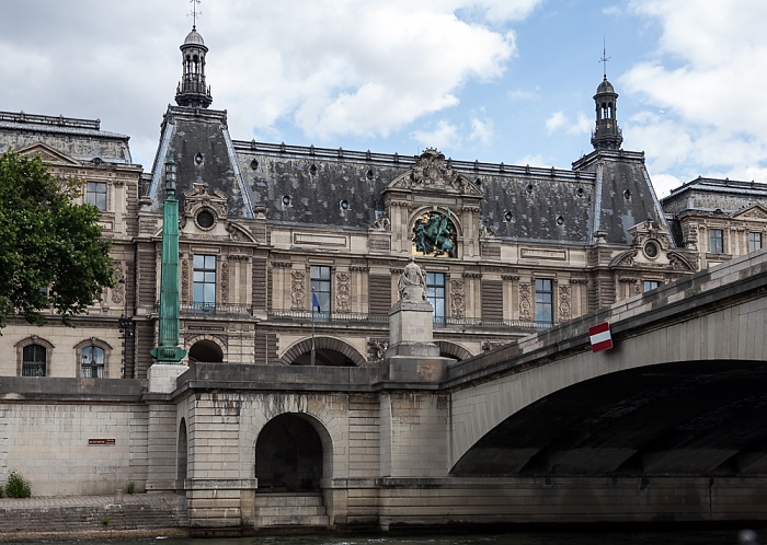 Seine, Pont du Carrousel, Quai des Tuileries, Musée du Louvre Paris