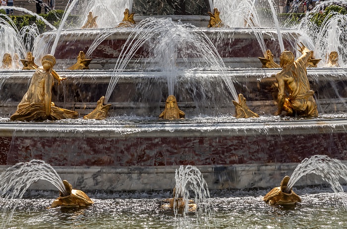 Parc de Versailles: Jardin de Versailles - Parterre de Latone mit dem Bassin de Latone