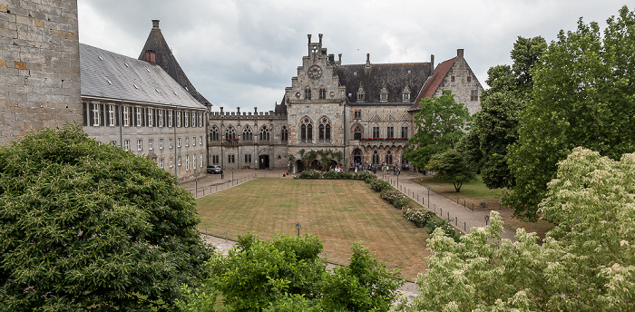 Bad Bentheim Burg Bentheim (v.l.): Marstall, Galerie und Kronenburg