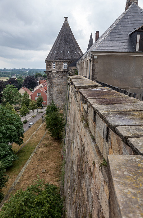 Bad Bentheim Burg Bentheim: Im Hintergrund der Batterieturm.