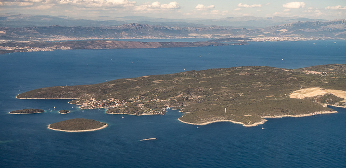 Gespanschaft Split-Dalmatien, Adriatisches Meer mit Šolta 2017-06-29 Flug DLH1716 München Franz Josef Strauß (MUC/EDDM) - Split (SPU/LDSP) Čiovo