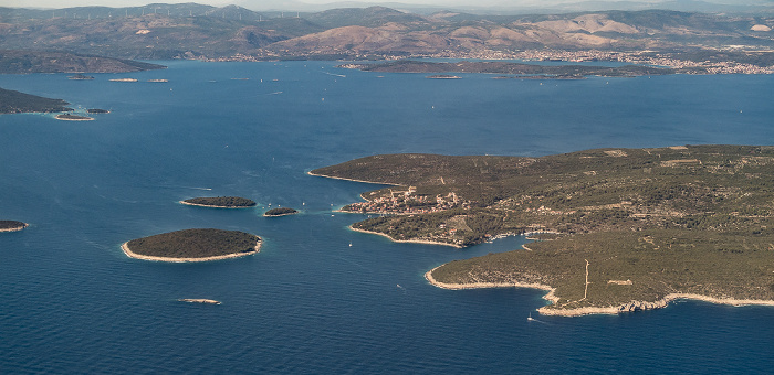 Gespanschaft Split-Dalmatien, Adriatisches Meer mit Šolta 2017-06-29 Flug DLH1716 München Franz Josef Strauß (MUC/EDDM) - Split (SPU/LDSP) Čiovo Maslinica