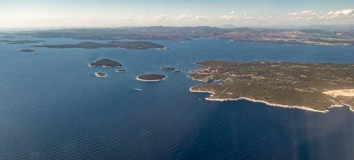 Gespanschaft Split-Dalmatien, Adriatisches Meer mit Šolta 2017-06-29 Flug DLH1716 München Franz Josef Strauß (MUC/EDDM) - Split (SPU/LDSP) Čiovo Maslinica