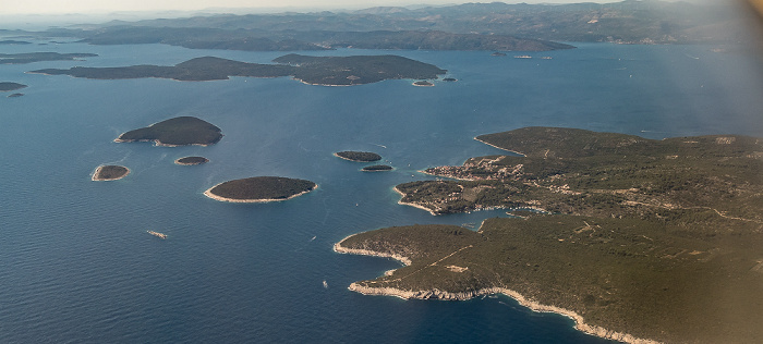 Gespanschaft Split-Dalmatien, Adriatisches Meer mit Šolta 2017-06-29 Flug DLH1716 München Franz Josef Strauß (MUC/EDDM) - Split (SPU/LDSP) Drvenik Veli Maslinica