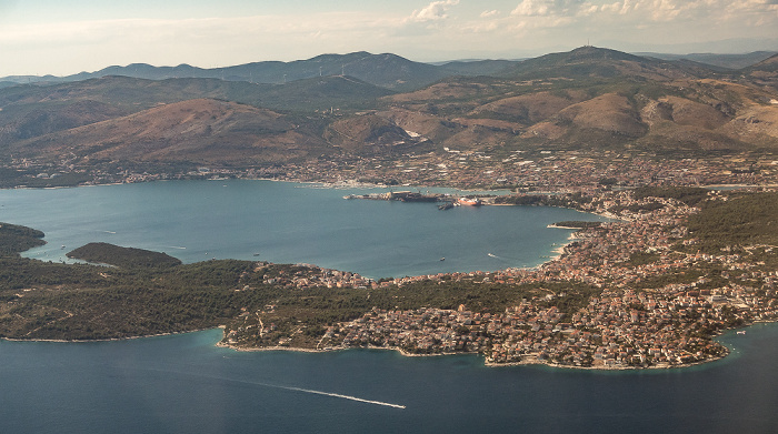 Gespanschaft Split-Dalmatien, Adriatisches Meer mit Čiovo 2017-06-29 Flug DLH1716 München Franz Josef Strauß (MUC/EDDM) - Split (SPU/LDSP) Trogir