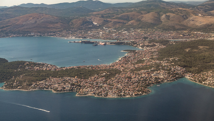 Gespanschaft Split-Dalmatien, Adriatisches Meer mit Čiovo 2017-06-29 Flug DLH1716 München Franz Josef Strauß (MUC/EDDM) - Split (SPU/LDSP) Trogir