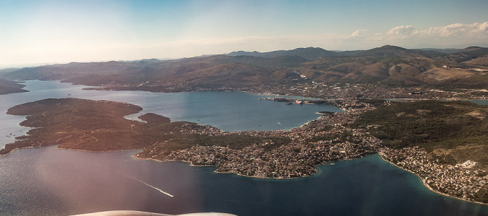 Gespanschaft Split-Dalmatien, Adriatisches Meer mit Čiovo 2017-06-29 Flug DLH1716 München Franz Josef Strauß (MUC/EDDM) - Split (SPU/LDSP) Trogir