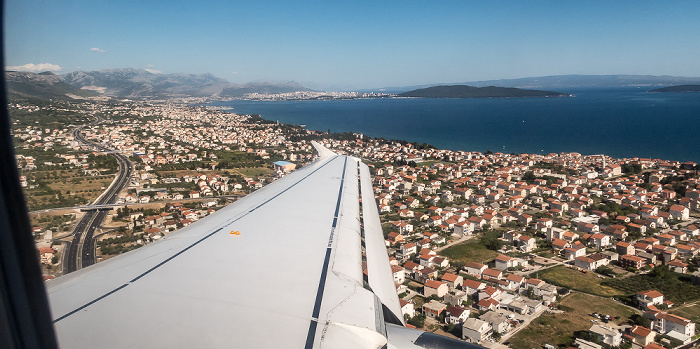 Gespanschaft Split-Dalmatien: Kaštela 2017-06-29 Flug DLH1716 München Franz Josef Strauß (MUC/EDDM) - Split (SPU/LDSP) Državna cesta D8