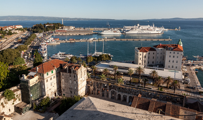 Split Blick vom Turm der Kathedrale des Heiligen Domnius: Altstadt (Grad), Hafen, Adriatisches Meer (Mittelmeer)