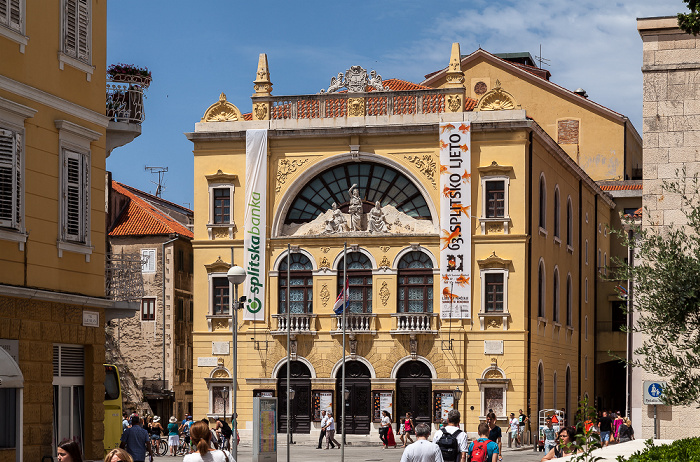 Altstadt (Grad): Trg Gaje Bulata - Kroatisches Nationaltheater in Split (Hrvatsko Narodno Kazalište)