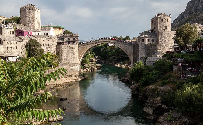Mostar Altstadt: Alte Brücke (Stari most) über die Neretva