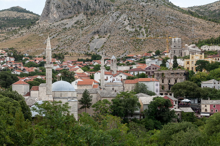 Blick vom Hotel Almira: Altstadt mit Koski-Mehmed-Pasha-Moschee (links) und Nesuh-Aga-Vucjakovic-Moschee Mostar