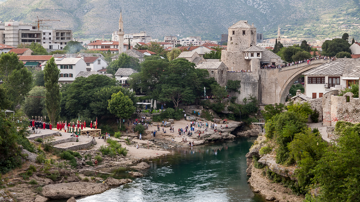 Mostar Blick von der Lučki most: Neretva Stari most