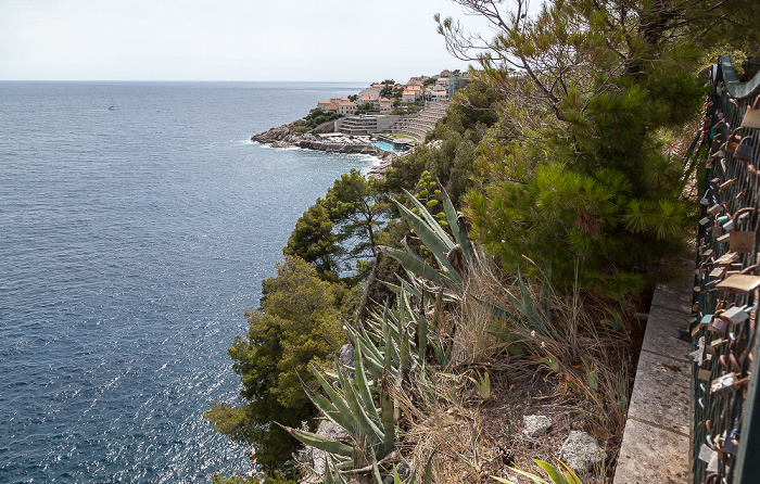 Blick von der Ulica branitelja Dubrovnika: Adriatisches Meer (Mittelmeer)