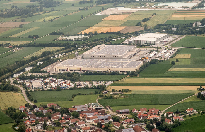 Bayern - Landkreis Erding: REWE-Logistikzentrum Eitting 2017-07-02 Flug DLH1711 Dubrovnik (DBV/LDDU) - München Franz Josef Strauß (MUC/EDDM) Kieswerk Rohrdorfer Berglern