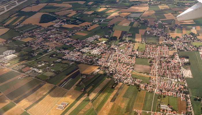 Bayern - Landkreis Freising: Hallbergmoos 2017-07-15 Flug AZA437 München Franz Josef Strauß (MUC/EDDM) - Rom-Fiumicino (FCO/LIRF) Luftbild aerial photo