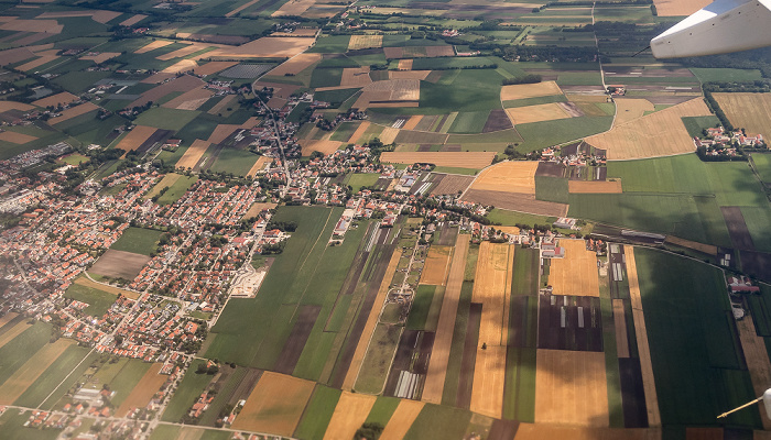 Bayern - Landkreis Freising: Hallbergmoos 2017-07-15 Flug AZA437 München Franz Josef Strauß (MUC/EDDM) - Rom-Fiumicino (FCO/LIRF) Luftbild aerial photo