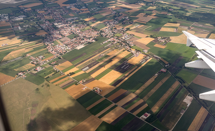 Bayern - Landkreis Freising: Hallbergmoos 2017-07-15 Flug AZA437 München Franz Josef Strauß (MUC/EDDM) - Rom-Fiumicino (FCO/LIRF) Luftbild aerial photo