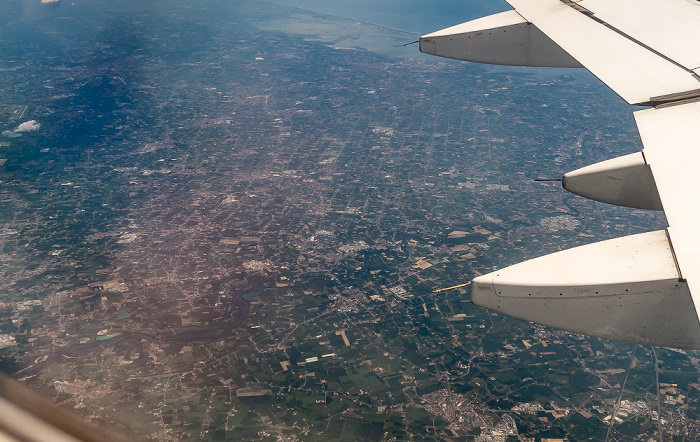 Venetien 2017-07-15 Flug AZA437 München Franz Josef Strauß (MUC/EDDM) - Rom-Fiumicino (FCO/LIRF) Adriatisches Meer Lagune von Venedig Luftbild aerial photo