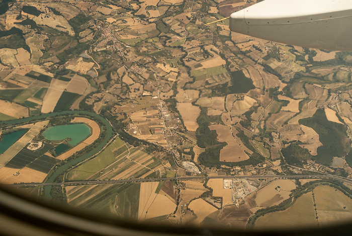 Latium Tiber, Autostrada del Sole A1 2017-07-15 Flug AZA437 München Franz Josef Strauß (MUC/EDDM) - Rom-Fiumicino (FCO/LIRF) Luftbild aerial photo