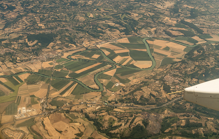 Latium Tiber 2017-07-15 Flug AZA437 München Franz Josef Strauß (MUC/EDDM) - Rom-Fiumicino (FCO/LIRF) Autostrada del Sole A1 Stimigliano Luftbild aerial photo