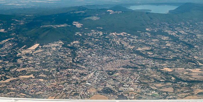 Latium Viterbo 2017-07-15 Flug AZA437 München Franz Josef Strauß (MUC/EDDM) - Rom-Fiumicino (FCO/LIRF) Lago di Vico Luftbild aerial photo