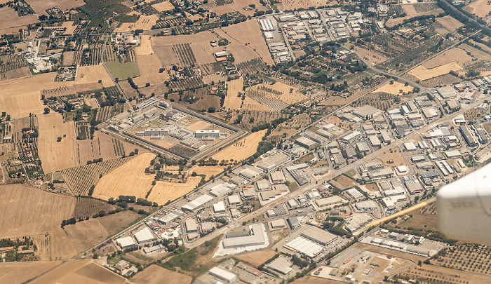 Latium Viterbo: Industriegebiet Poggino 2017-07-15 Flug AZA437 München Franz Josef Strauß (MUC/EDDM) - Rom-Fiumicino (FCO/LIRF) Luftbild aerial photo