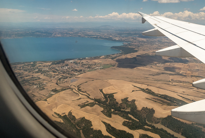 Latium Vigna di Valle, Lago di Bracciano 2017-07-15 Flug AZA437 München Franz Josef Strauß (MUC/EDDM) - Rom-Fiumicino (FCO/LIRF) Luftbild aerial photo