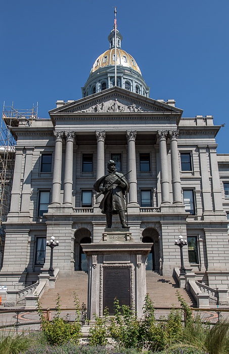 Denver Capitol Hill mit dem Civil War Monument und dem Colorado State Capitol Building