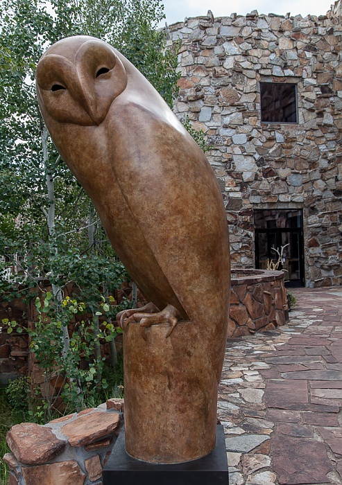 Jackson National Museum of Wildlife Art: Monumental Barn Owl (von Geoffrey Dashwood)