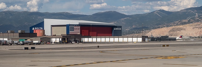 Salt Lake City International Airport: Delta Maintenance Hangar 2017-08-25 Flug DAL1873 Salt Lake City (KSLC) - Seattle/Tacoma (KSEA)