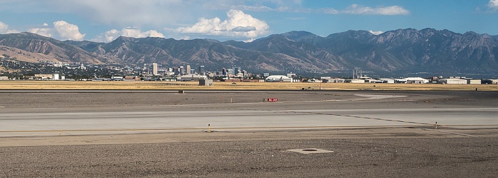 Salt Lake City International Airport, Downtown (City Center) 2017-08-25 Flug DAL1873 Salt Lake City (KSLC) - Seattle/Tacoma (KSEA) Wasatch Range