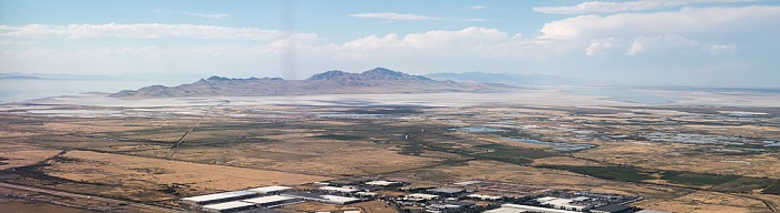 Utah Davis County: Great Salt Lake, Antelope Island 2017-08-25 Flug DAL1873 Salt Lake City (KSLC) - Seattle/Tacoma (KSEA) Luftbild aerial photo