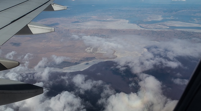 Utah Box Elder County: Great Salt Lake, Bear River Bay (oben) 2017-08-25 Flug DAL1873 Salt Lake City (KSLC) - Seattle/Tacoma (KSEA) Luftbild aerial photo